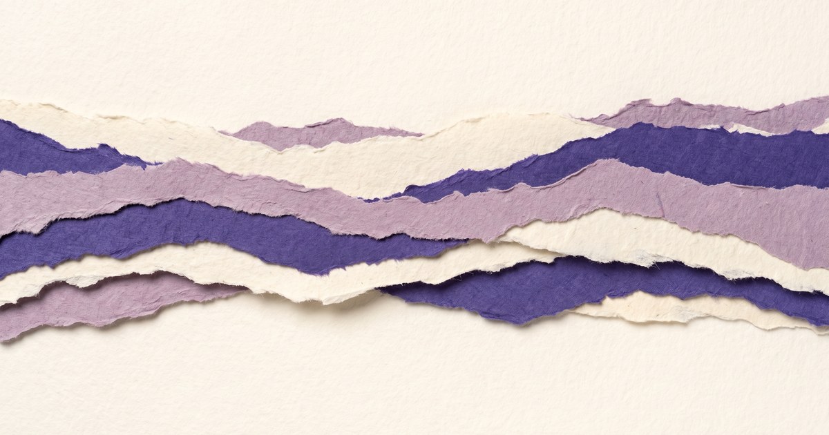 Papierschnitt-Illustration: ein Band, das über die gesamte Breite unruhig und gezackt bleibt und nie zur Ruhe kommt — Sinnbild für Schlaflosigkeit