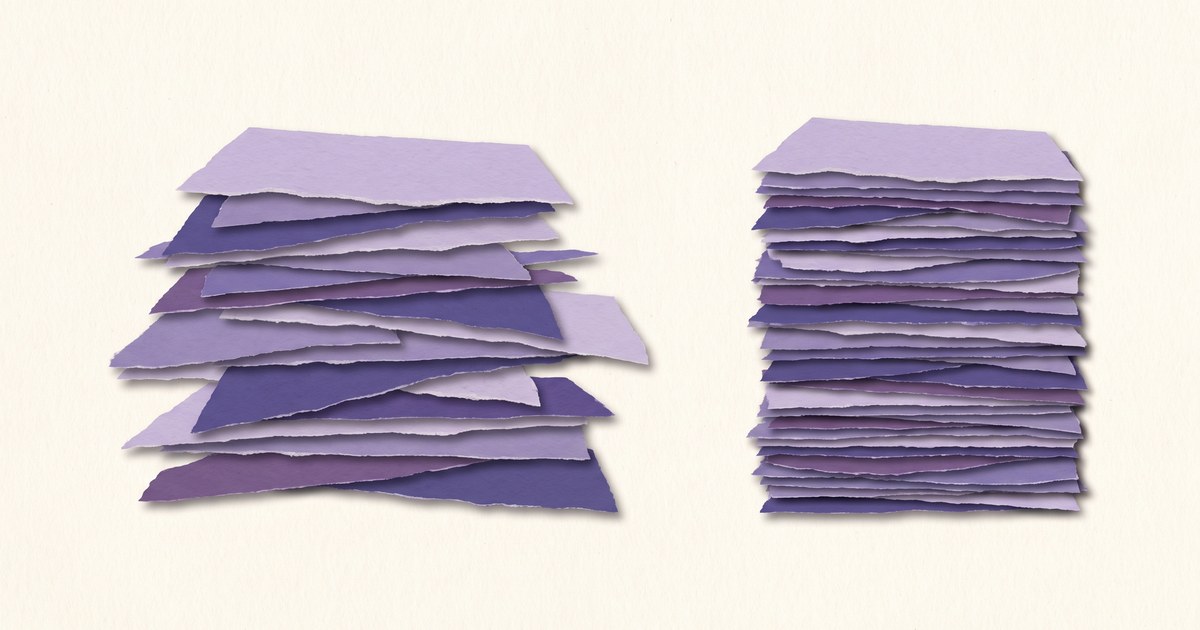 Papierschnitt: ein locker gestapelter Schichtblock wird rechts zu einem schmalen, dichten zusammengedrückt — verkürzte Bettzeit, dichterer Schlaf